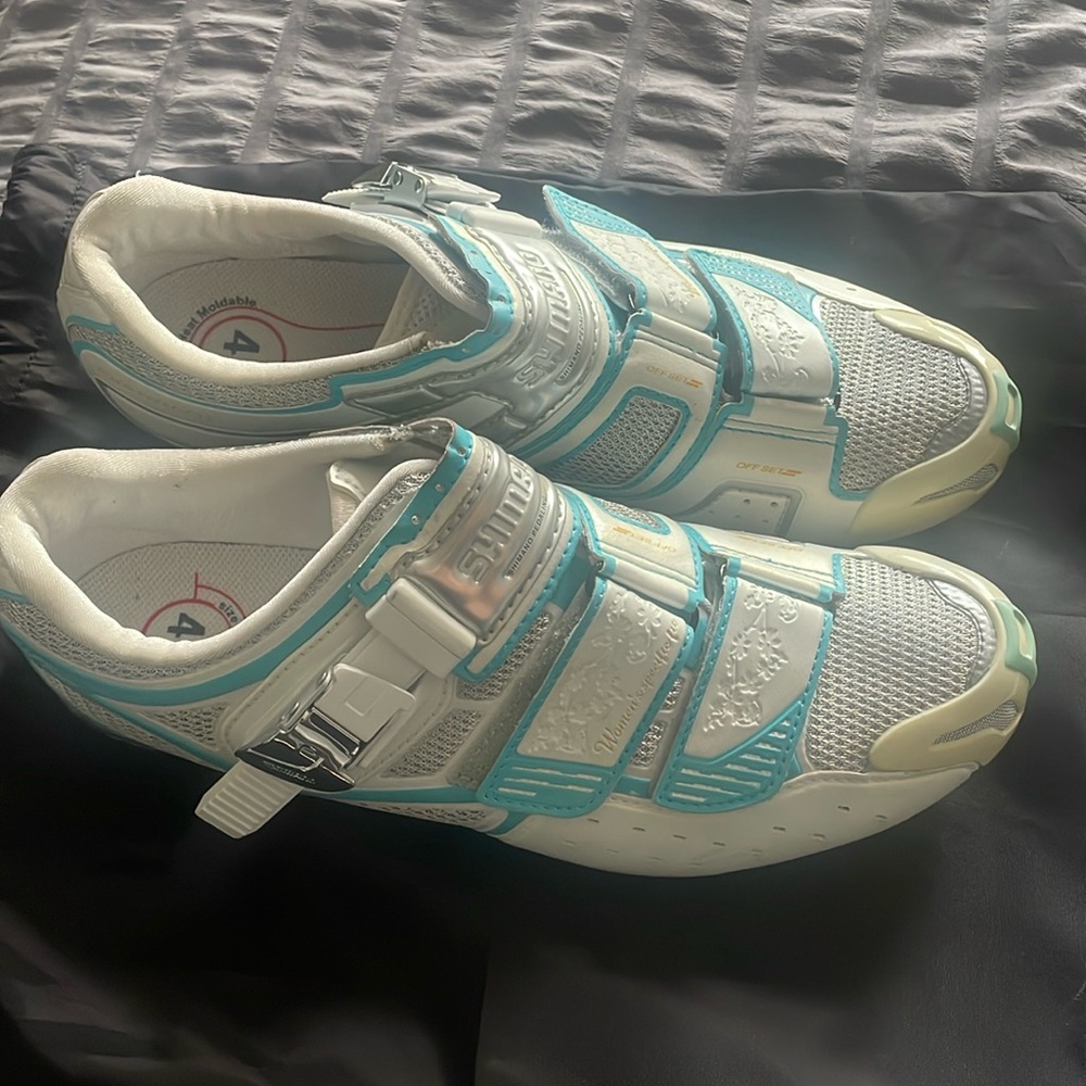 Shimano women’s road cycling shoes NWOT size 43